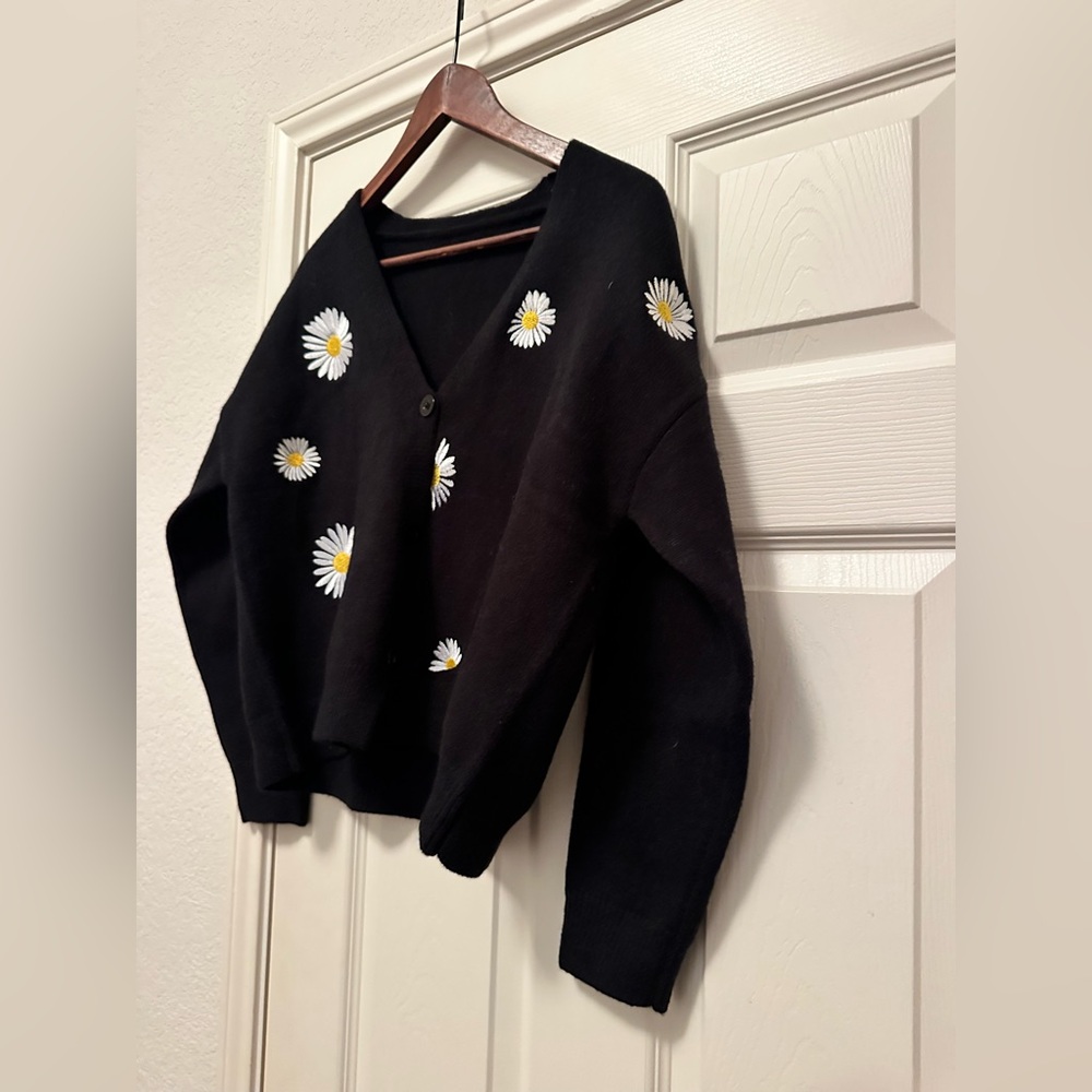 Floral Daisy Knit Cardigan Y2K Long Sleeve V Neck Cropped Daisy, Large - Picture 5 of 11